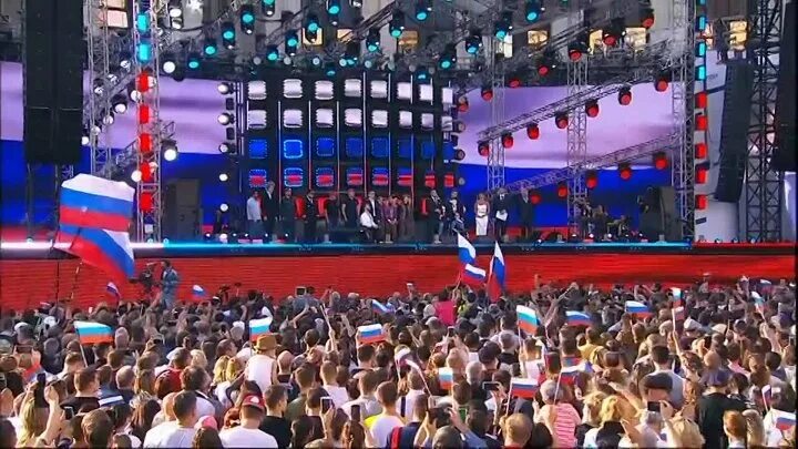 День России концерт. Концерт ко Дню флага России. Концерт в Кремле 12 июня. День российского флага концерт.