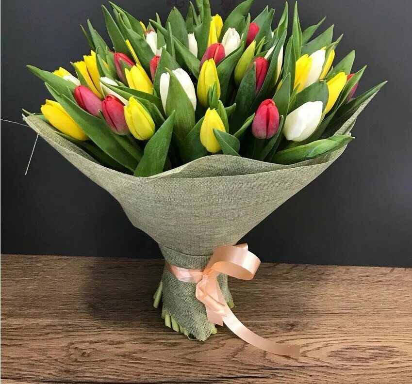 тюльпаны под богучаром краснокнижные. тюльпаны воронеж. тюльпаны на университетской площади у вгу. разнообразие тюльпанов. сквер тюльпаны челябинск.