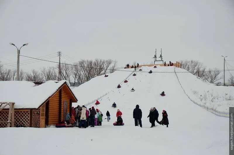 горки на базе отдыха. бажовские горки копейск. горка на набережной ангарск. боровое тюмень база горки. центр отдыха горка.