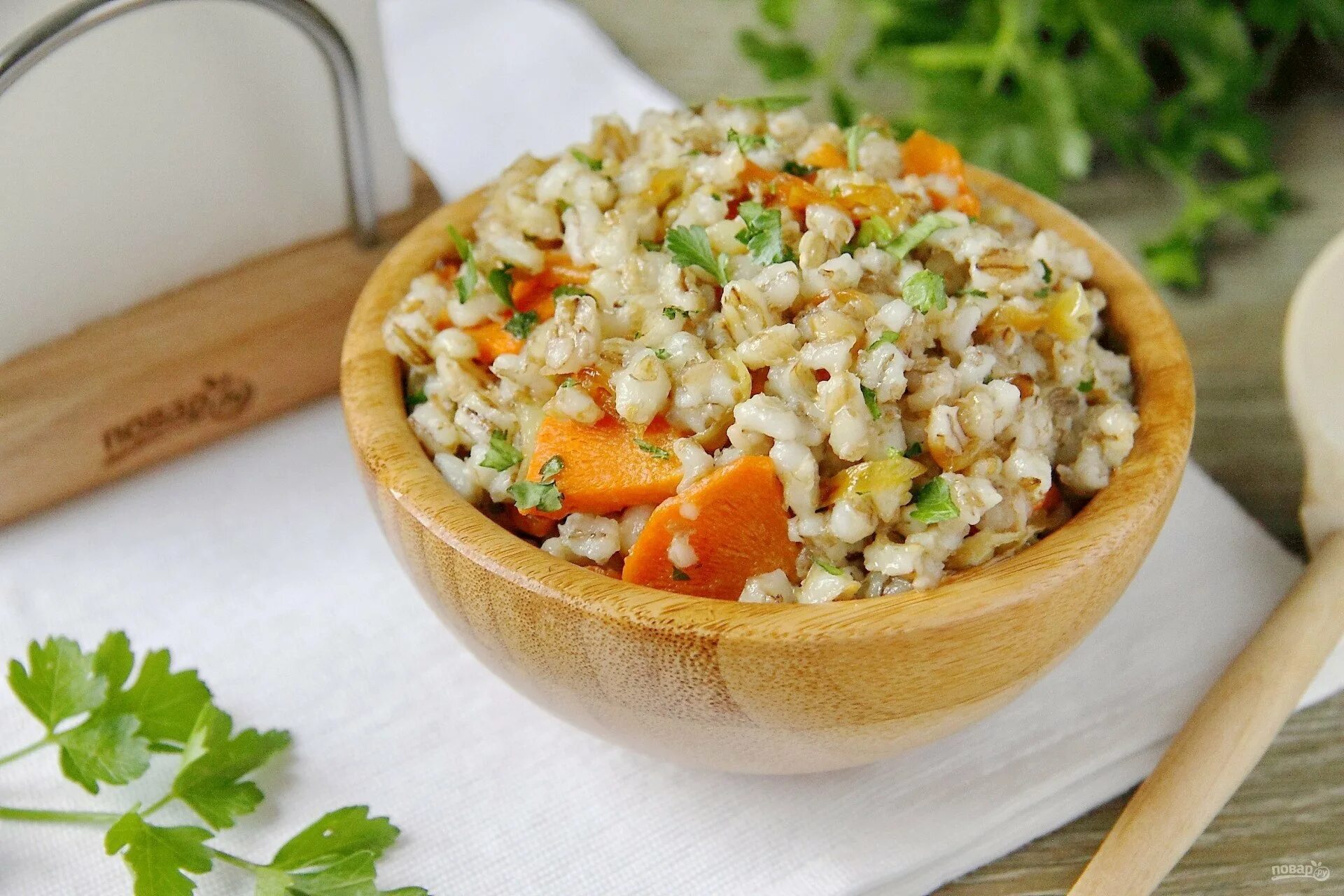Перловая каша каша. Перловка с морковью и луком. Перловая каша с морковью. Перловая каша с овощами