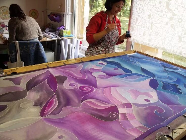 Изображение изделий выполненных в технике батика. Роспись на ткани. Батик. Изделия из батика. Батик роспись.