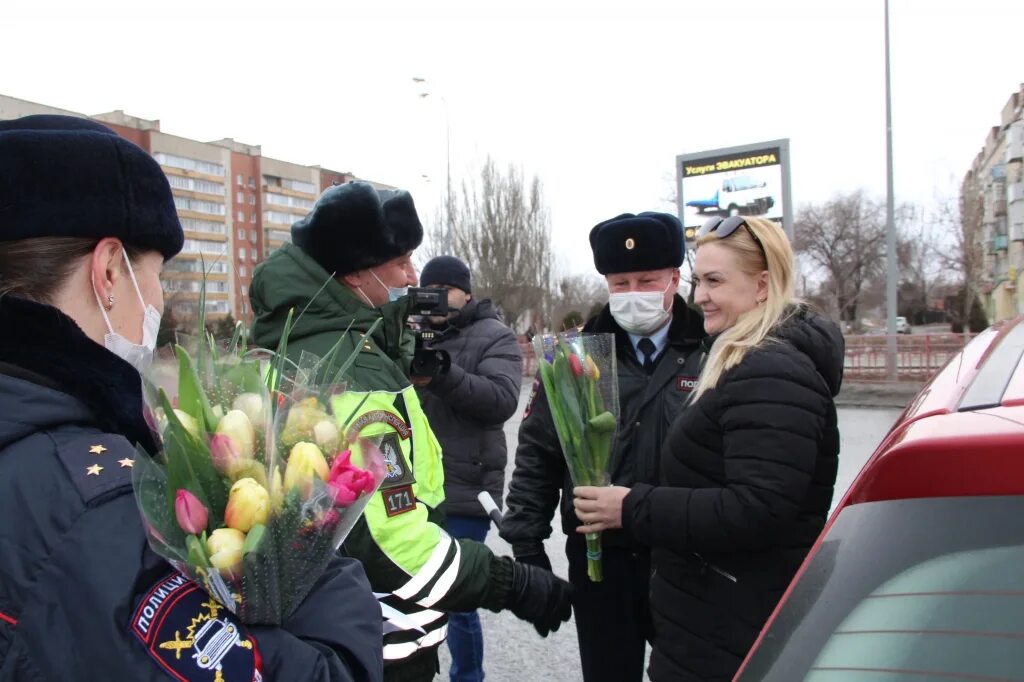 В преддверии международного женского дня 8. Сотрудники Госавтоинспекции в преддверии 23 февраля.