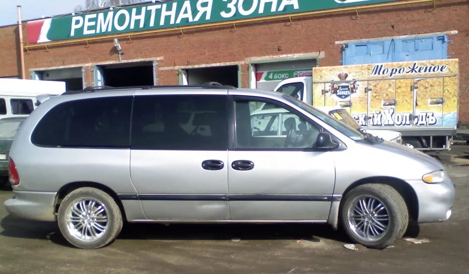 Диски на додж караван. Додж Караван диски r18. Колёса r18 Додж Караван. Dodge Caravan 2003 диски. Dodge Grand Caravan r18.