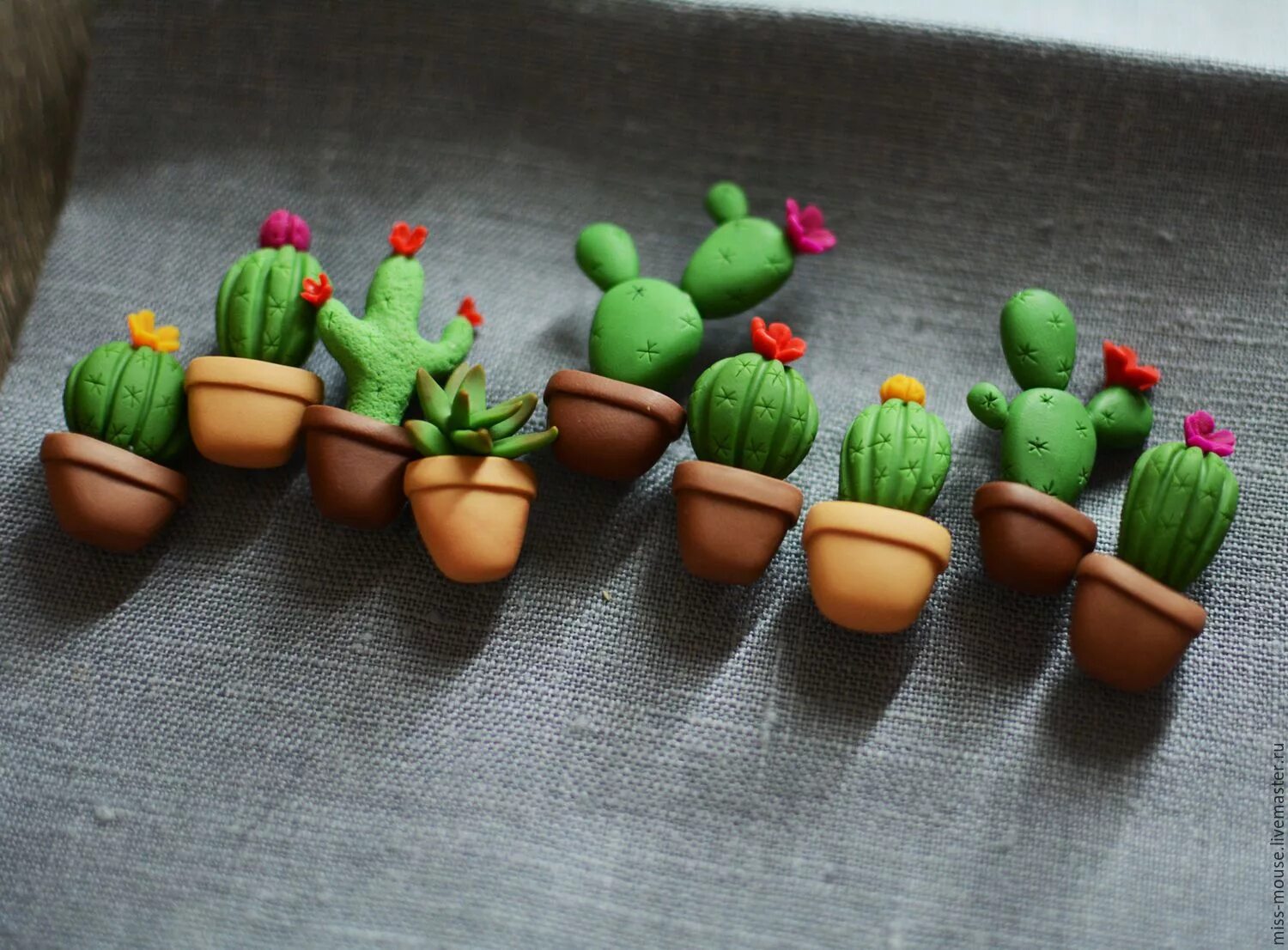лепка кактус в горшке. кактус из полимерной глины. лепка из пластилина кактус. лепка кактус. кактус из пластилина.