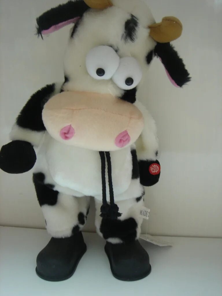 Танцующая собачка игрушка. Белка игрушка мягкая музыкальная. Мягкие танцующие игрушки реклама. Танцует с мягкой игрушкой. Танцующая корова игрушка.