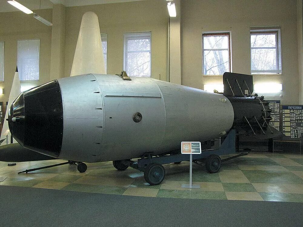Самая мощная водородная бомба. Ан602 царь-бомба Курчатов. Термоядерная Авиационная бомба ан602. Царь бомба Саров. Музей ядерного оружия Саров.