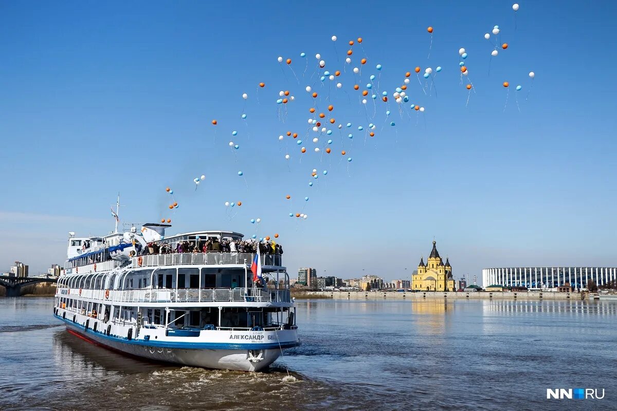 Прогулки на теплоходе в нижнем новгороде. Теплоход Нижний Новгород. Корабль Нижний Новгород водоход. Корабли на Волге Нижний Новгород. Прогулка на теплоходе Нижний Новгород.