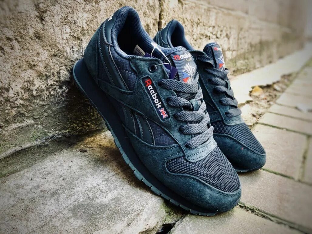 Купить кроссовки в спб. Кроссовки мужские Reebok Classic, темно-синие (13373). Темно-синие кроссовки Reebok Classic Legacy. Мужские кроссовки кросс Кинг. Room 78 кроссовки.