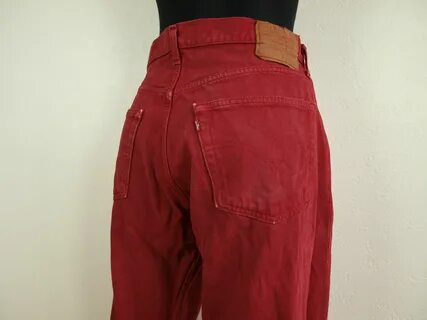 Levis красная