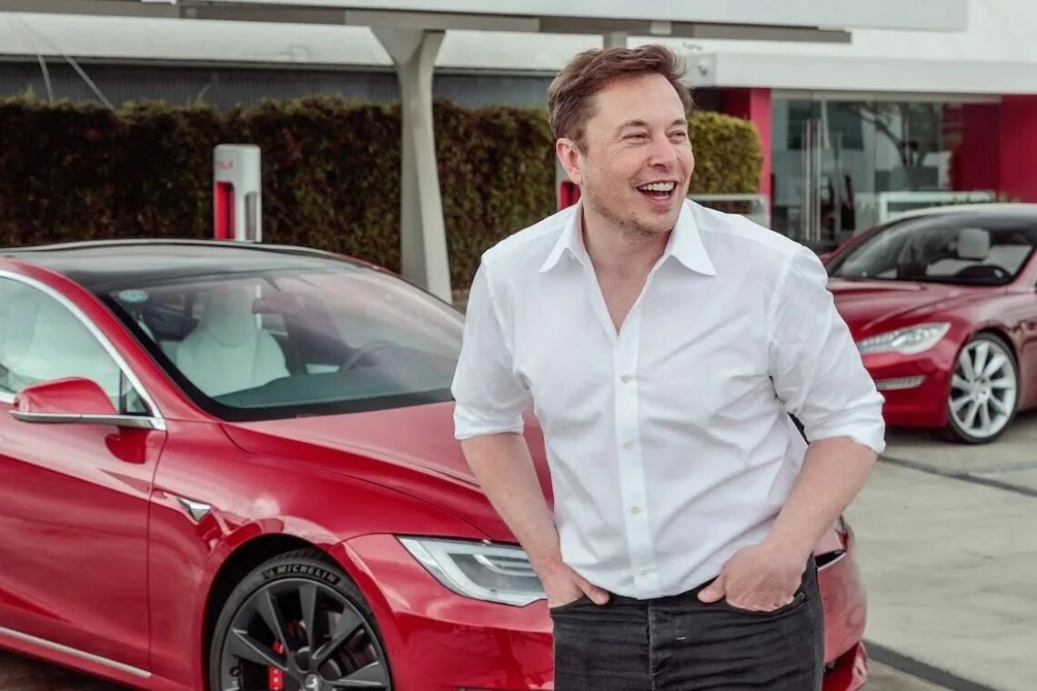 Новые люди кто создал. Илон Маск Тесла. Elon Musk Tesla. Илон Маск Богач. Илон Маск и его Тесла.