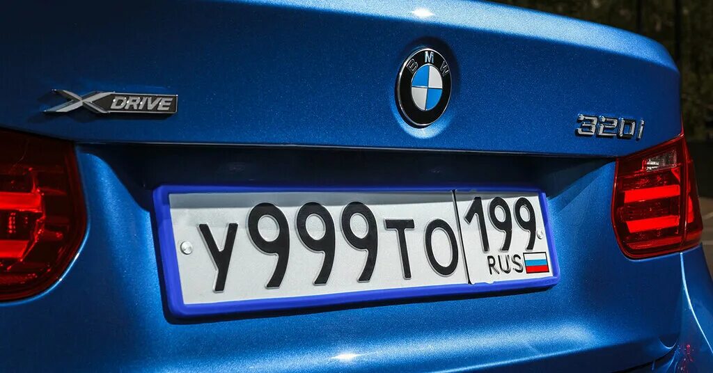 Сине белые номера. Синие автомобильные номера. Рамка для номера синяя. Рамка номерного знака силиконовая синяя rcs 4627082280067. Сине белые номера.