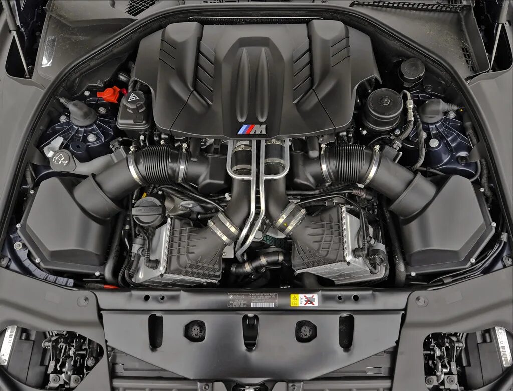 Бмв ф90 двигатель. BMW m5 f90 мотор. BMW m5 f90 engine. BMW m5 s63 engine. BMW m5 f10 мотор.