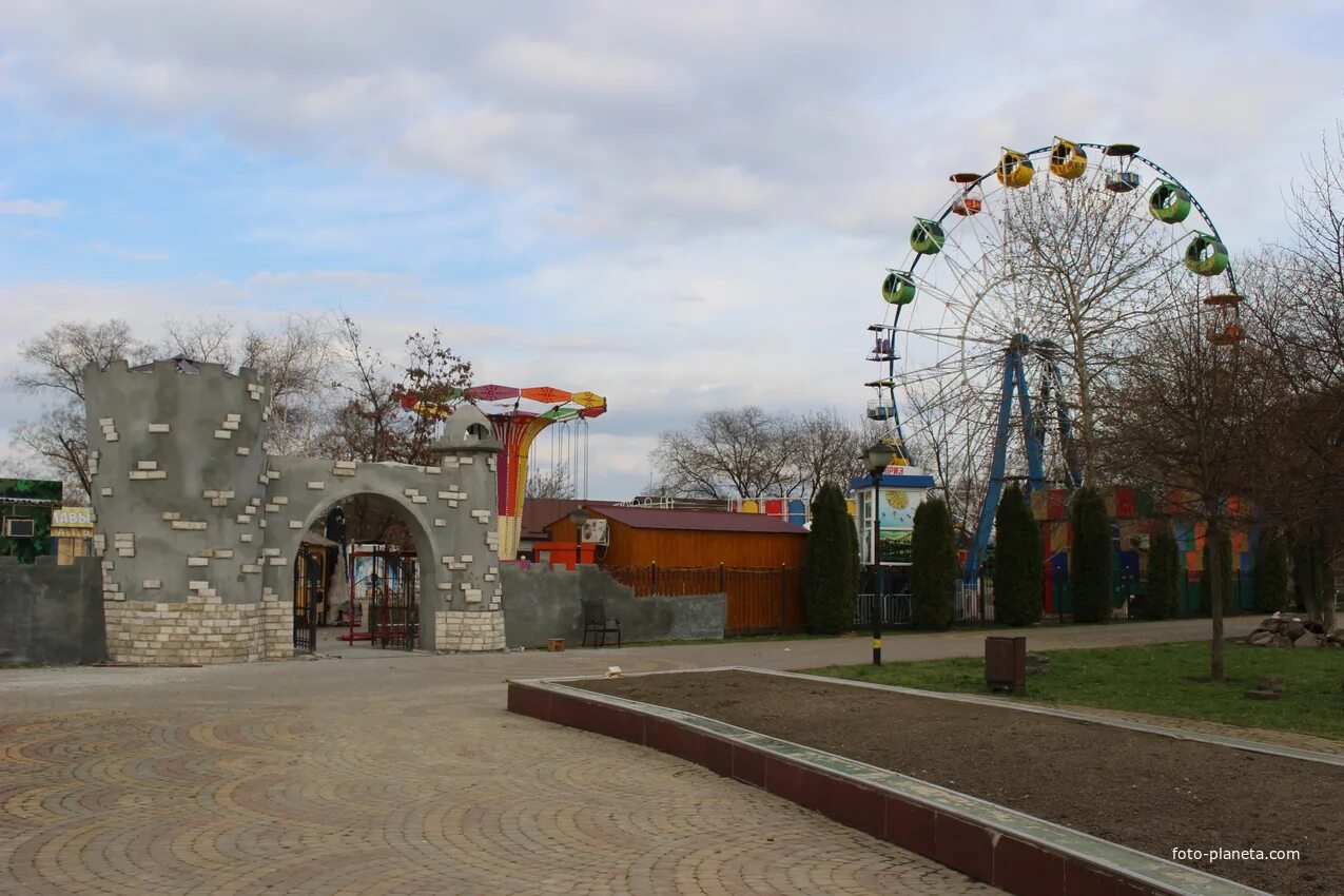 Парк аттракционов грозный материнской славы емеля. Парк материнской славы в грозном аттракционы. 9 парк в грозном. Парк материнской славы в грозном. 9 парк в грозном.