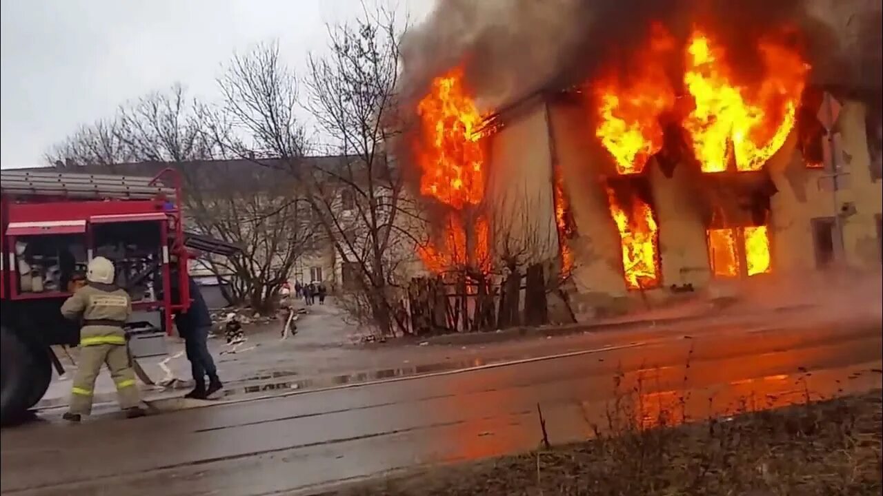 24. Тц красный кит мытищи пожар. Пожар в общежитии в москве рудн 24 ноября. Пожар город орёл сегодня. 24 ноября 2003 года - пожар в общежитии рудн.