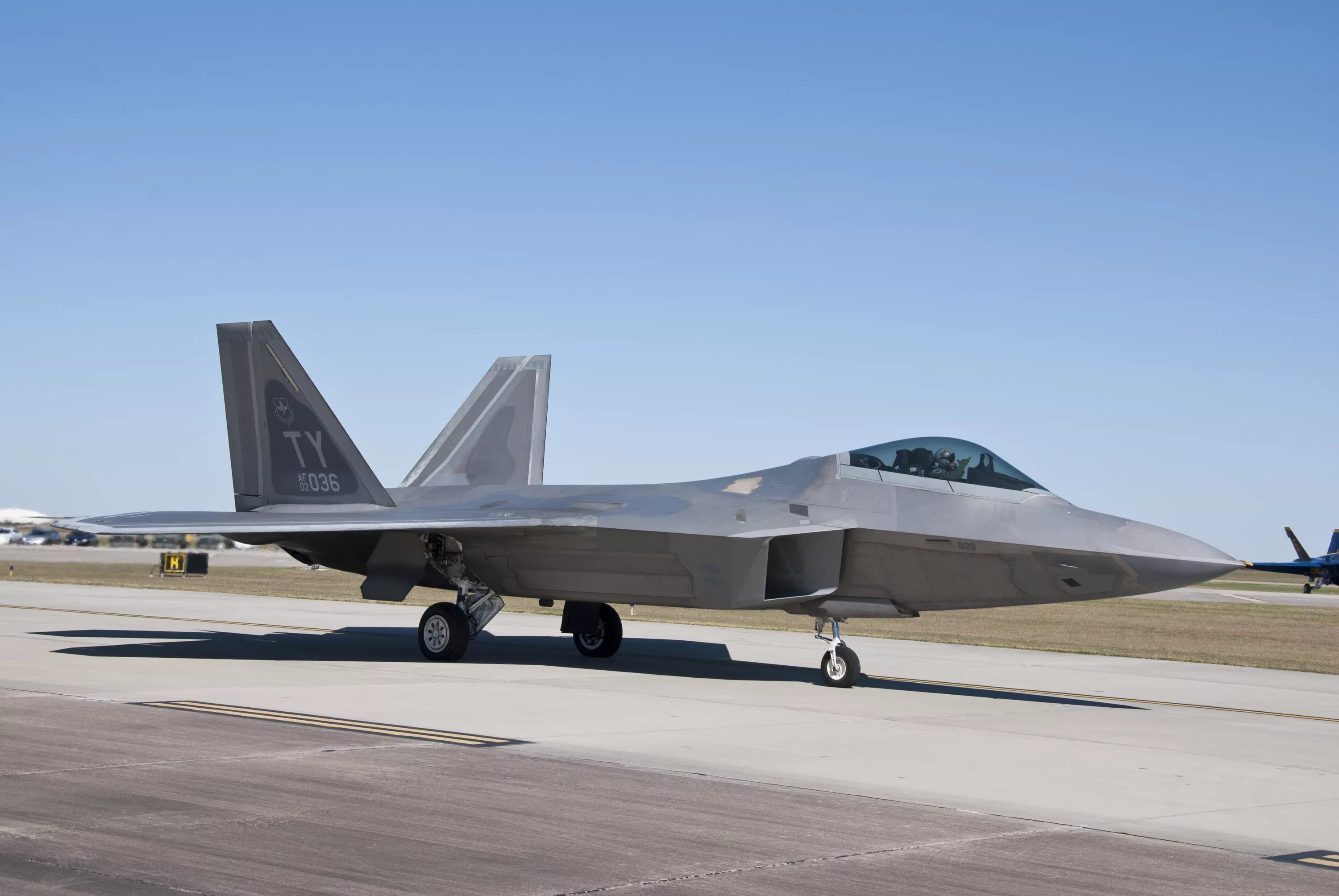 F s 22. F22 Raptor. Ф-22 Раптор. F22 самолет. F-22 киль.