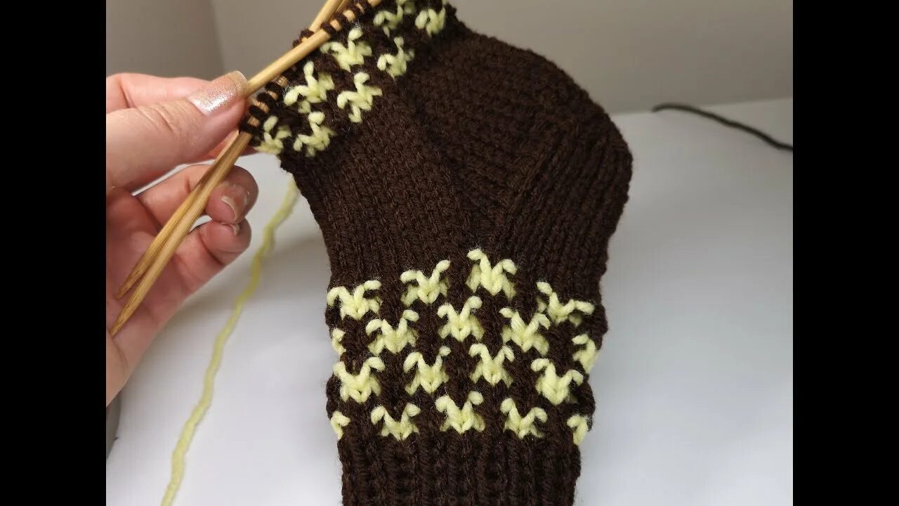 Носки по кругу ленивым жаккардом. Вязаные варежки ленивым жаккардом. Носки хеликс ленивый жаккард. Носки хеликс ленивый жаккард. Носки двухцветные ленивым жакк.