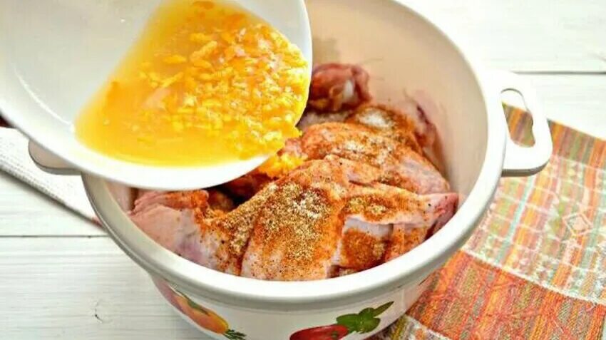 Соус для маринада курицы с горчицей и медом. Маринад для курицы из горчицы и меда. Маринад для курицы рецепт. Медово-горчичный маринад для курицы. Маринад для курицы из горчицы и меда.