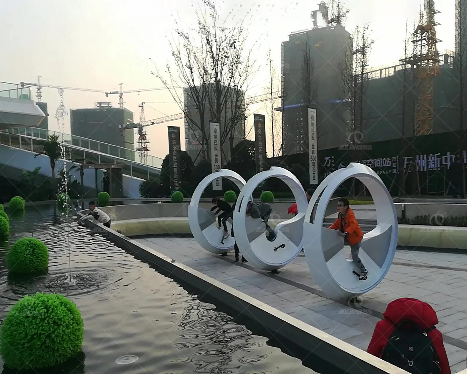 Фонтейн интерактивная. Фонтан из земли. Соль илецк фонтан. Фонтан интерактив. Расслабляющие интерактивные фонтаны настольные.