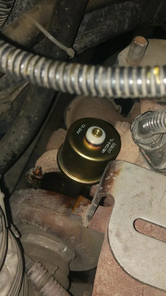 Датчик давления масла умз. Датчик давления масла газель 4216. Датчик давления масла умз 4216. Датчик масла газель где стоят. 402 мотор датчик давления масла.