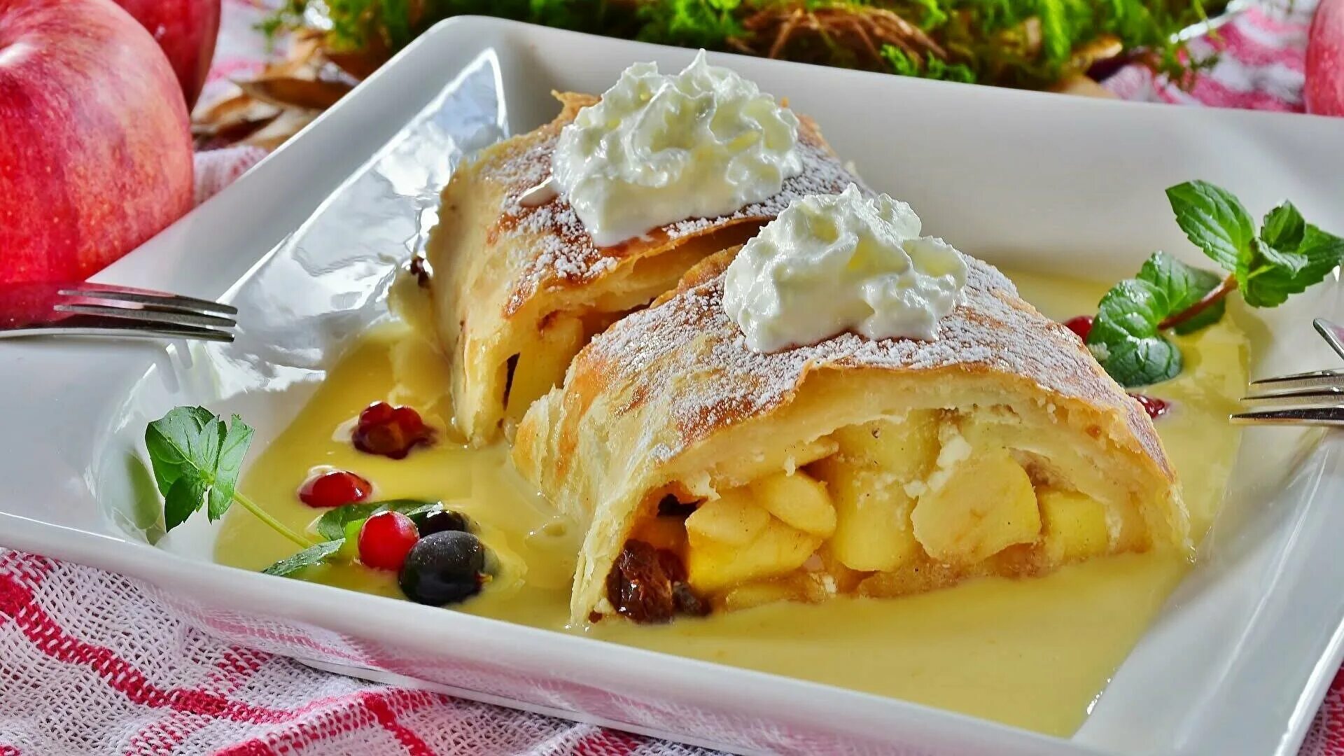 Как делать штрудель. Яблочный штрудель (apfelstrudel). венский апфельштрудель. венский штрудель австрия. яблочный штрудель австрия.