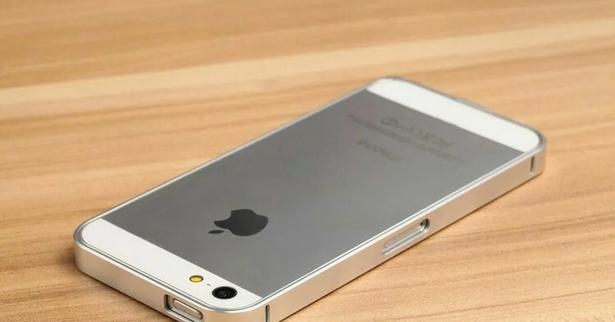 Находка айфона. Iphone 5s Silver. Iphone 5 Silver. Айфон 5 серебристый. Iphone 4 серебристый.