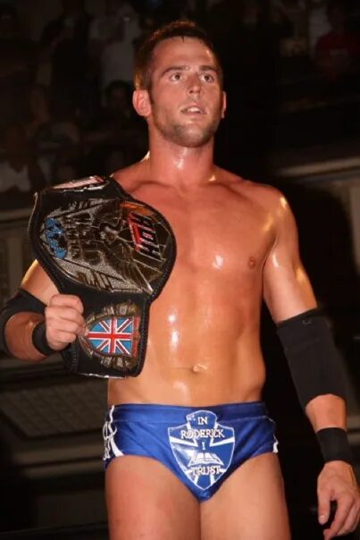 User5208178151013 roderik pessendger. Родерик Стронг. WWE Roderick strong. Родерик Стронг 2022. Родерик Стронг 2021.