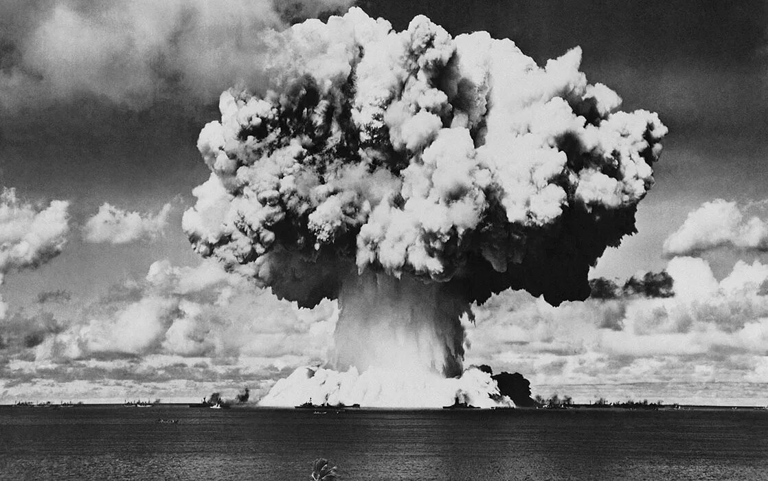 Атомные испытания. Испытания ядерного оружия Нью Мексико. Испытание ядерного оружия в Нью Мексико в 1945. Испытание атомной бомбы в Нью Мексико. Первое испытание ядерной бомбы в США.