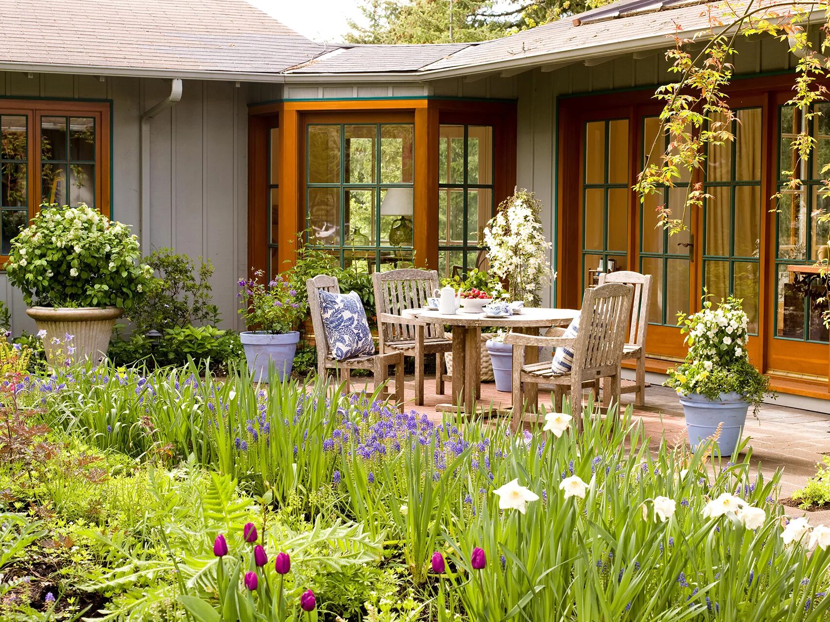 Look there is in the garden