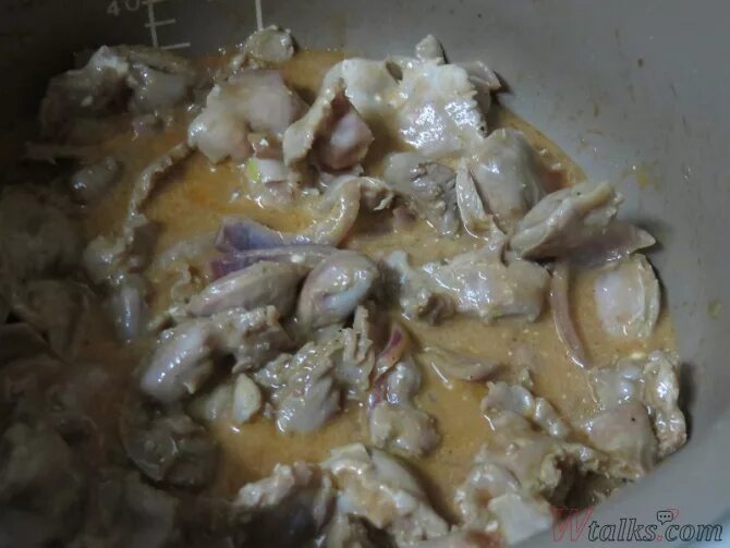Куриные сердечки в сметане в мультиварке рецепт. Куриные желудки в мультиварке. куриные желудки в сметане в мультиварке. тушеные куриные желудки. желудки в мультиварке со сметаной.