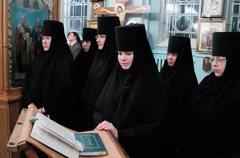 молебны в женском монастыре