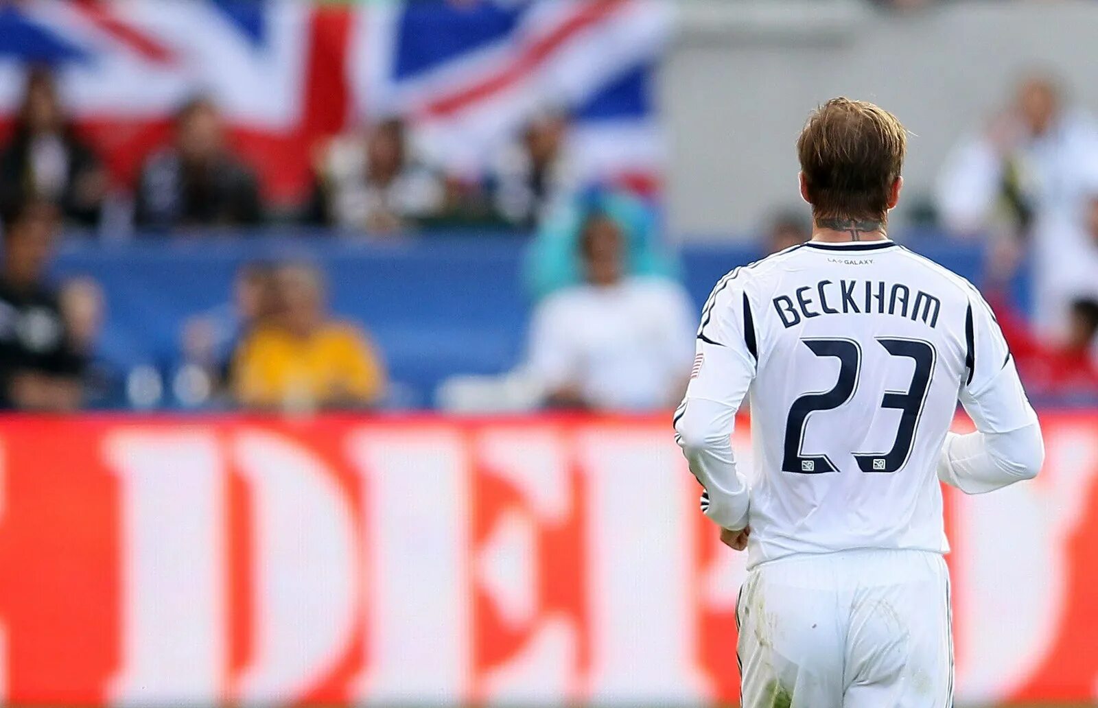 Дэвид Бекхэм 23 номер. Футболист Beckham 23 номер. Бекхэм Дэвид номер в футболе. David Beckham 23. Первый номер в футболе