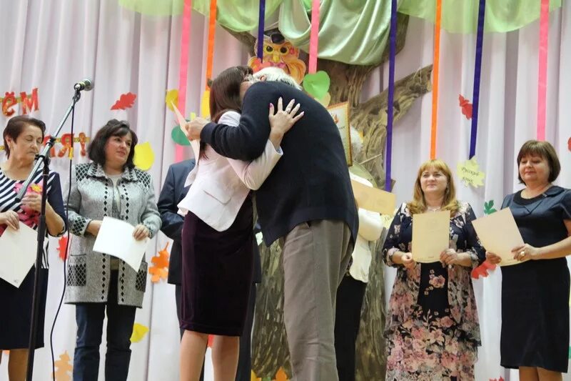 школа интернат учителя. учителя школ донецка. усть-донецкая школа 2. учителя школы 90 златоуст. занятия в школах донбасса.