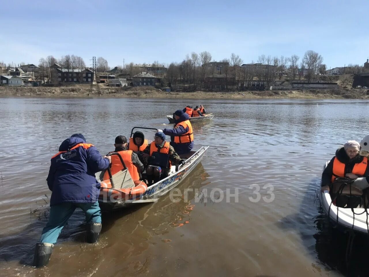 Подъем воды в клязьме на сегодня. Паводок на Клязьме. Паводок в Коврове. Половодье в Коврове. Уровень паводка сегодня на Клязьме в Коврове.