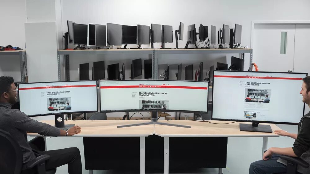 Лучший монитор 34. 32 vs 34 inch monitor. монитор 27 vs ultrawide. монитор 34 vs 49 дюймов. 34 inch monitor setup.