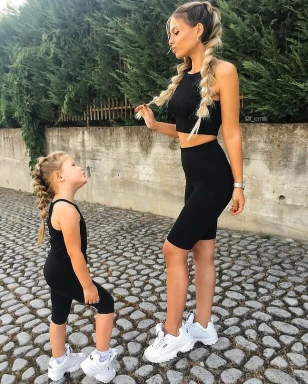 Худая дочка. Самые маленькие и худые дети. Дочка стройный. Дочь харпер дэвида бекхэма. Дочка стройный.