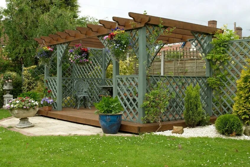 Dawnedge Lodge, Bedfordshire Garden spaces, Beautiful gardens, Garden structures