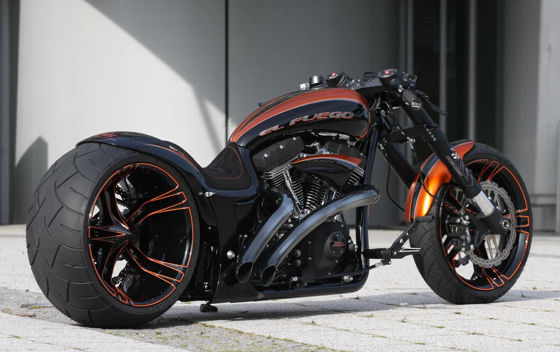 Короткая байка. Мотоциклы Harley Davidson Thunderbike. Мотоцикл Harley Davidson Custom. Самый дорогой мотоцикл Харлей Дэвидсон. Харлей Драгстер.