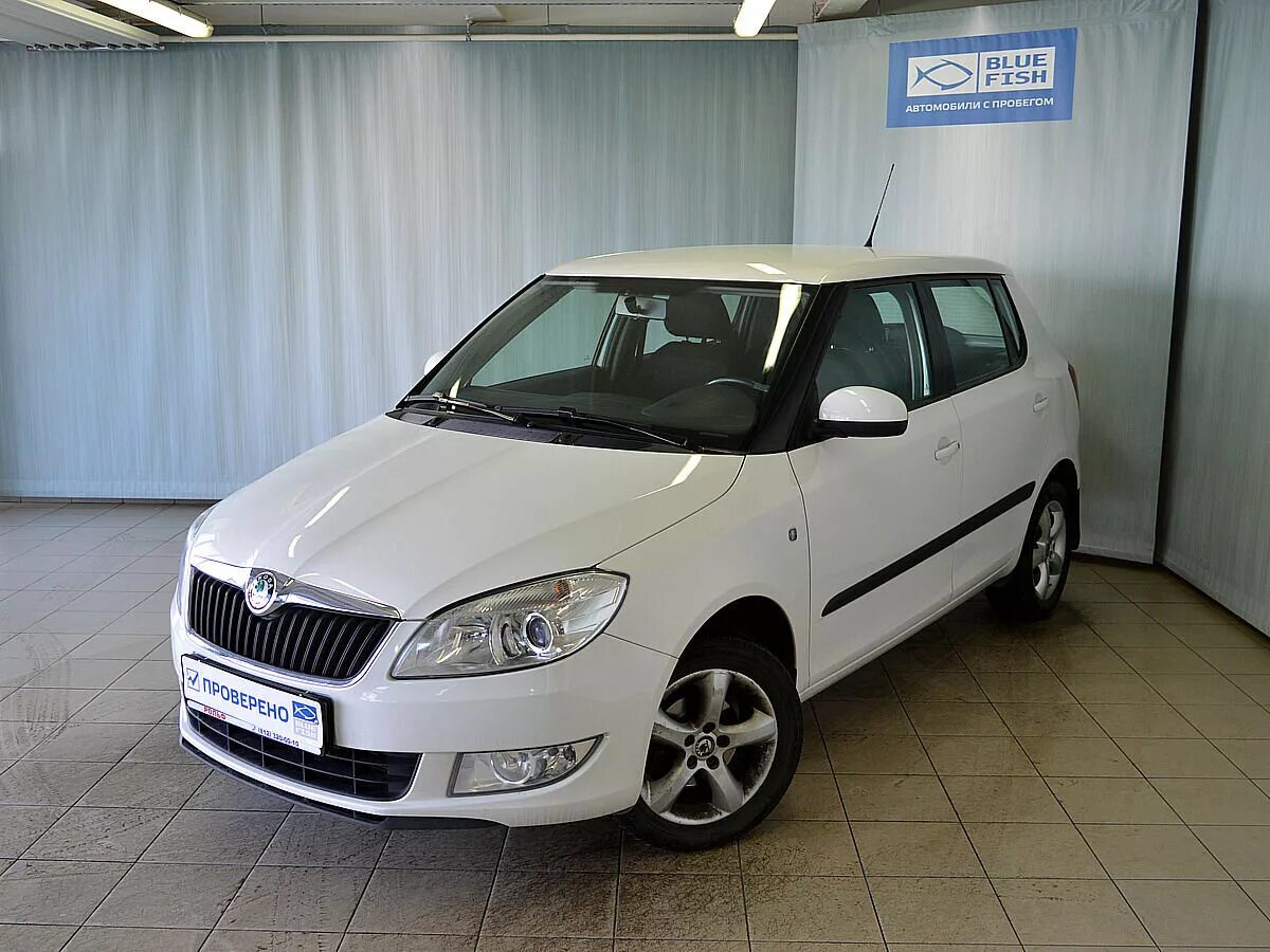 Машина шкода с пробегом купить. Skoda Fabia II Рестайлинг 2011. Шкода Фабия 2011. Шкода Фабия хэтчбек 2011. Шкода Фабия 1.6 автомат.