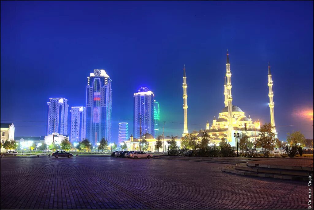 Мечеть в городе аргун чеченская республика. Чечня 2023 грозный. Без грозный. Высотки грозный сити. Смотровая площадка высотки в грозном-сити.