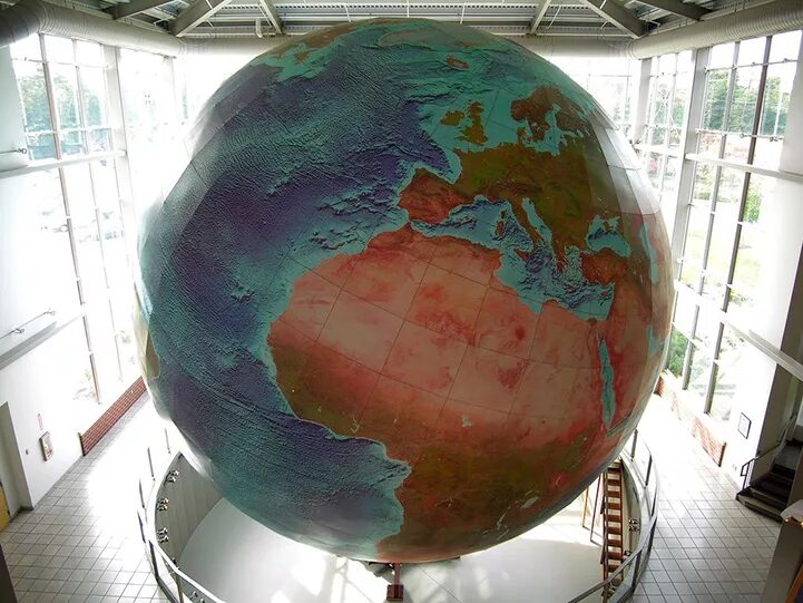 Самый большой в мире Глобус эрта. Eartha Глобус. Макет земли.