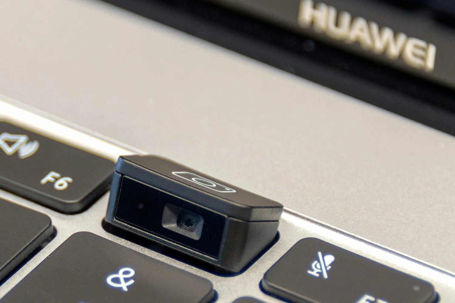 Huawei matebook камера в клавиатуре. Клавиатура huawei matebook d14. Ноутбук хуавей matebook с камерой. Huawei matebook веб камера. Камера ноутбука хуавей.