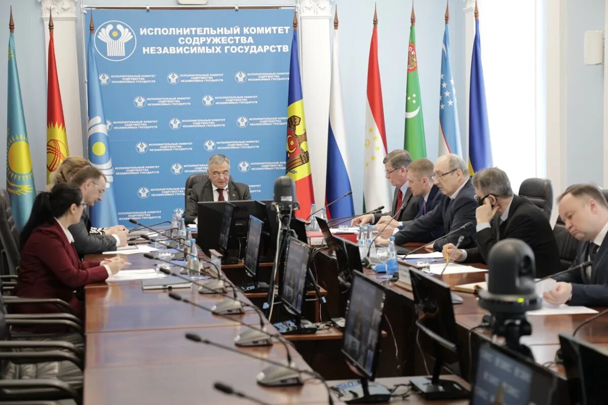 Структура исполнительного комитета казани. Депутат кировского районного совета депутатов трудящихся фото. Структура исполкома казани. Исполнительный комитет. Исполком совета депутатов трудящихся.
