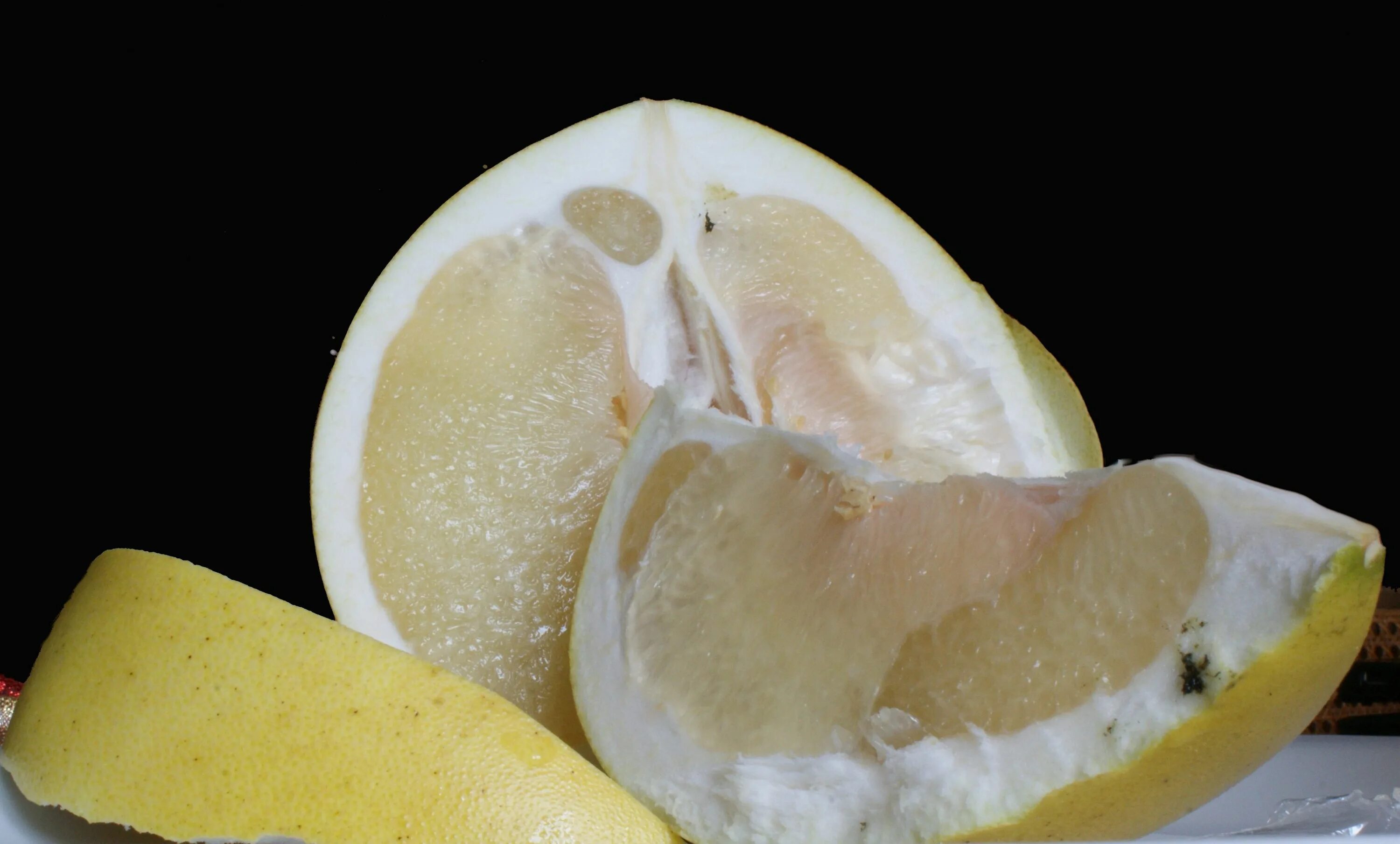 Помело какого цвета внутри. Помело фрукт тайланд. Цитрус помело. Помело какого цвета внутри. Помело кубики.