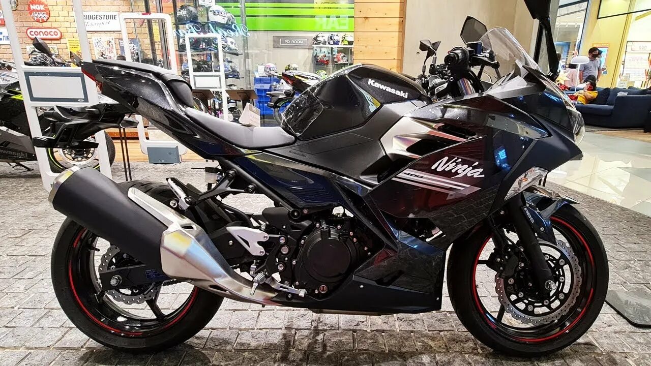 Кавасаки ниндзя 400. Кавасаки ниндзя 400 2021. Мотоцикл Kawasaki Ninja 400. Кавасаки ниндзя 400 черный. Kawasaki 400 купить