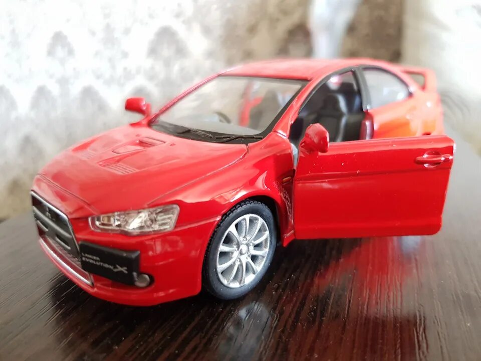 Машинки 10 9 8. Машинка Mitsubishi Lancer 10. Модель машинки Митсубиси Лансер 9. Коллекционная машинка Митсубиси Лансер 10. Коллекционная машинка Mitsubishi Lancer 10.