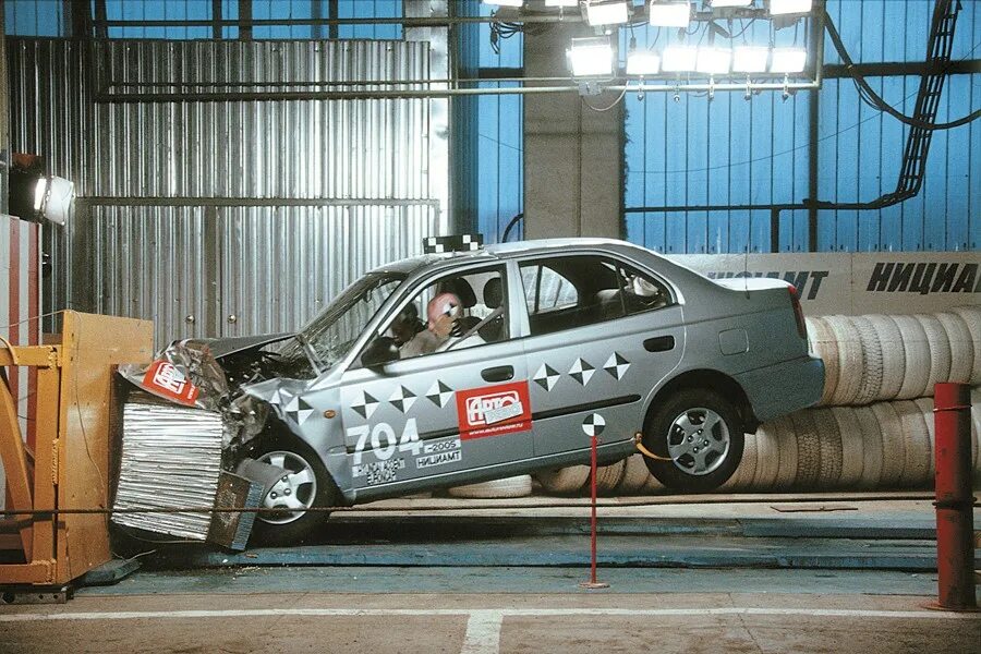Hyundai Accent crash. Краш тест Хендай акцент. Hyundai Accent 2008 краш тест. Краш тест Хендай акцент ТАГАЗ. Включи испытание машин