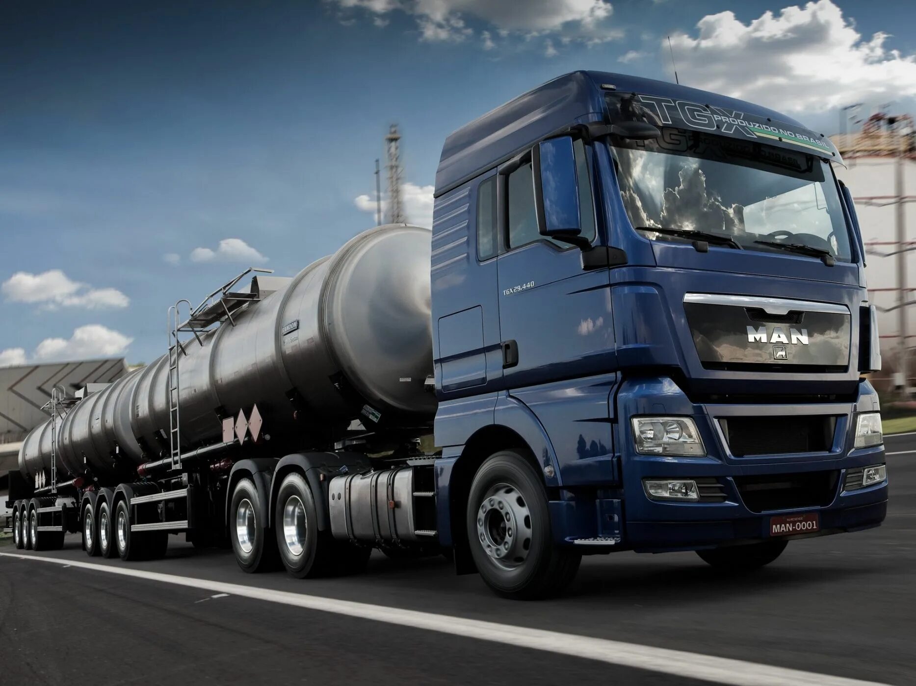 Тягач с цистерной. Тягач с цистерной. Фура бензовоз скания. Ман тгх с цистерной. Скания с полуприцепом цистерна.