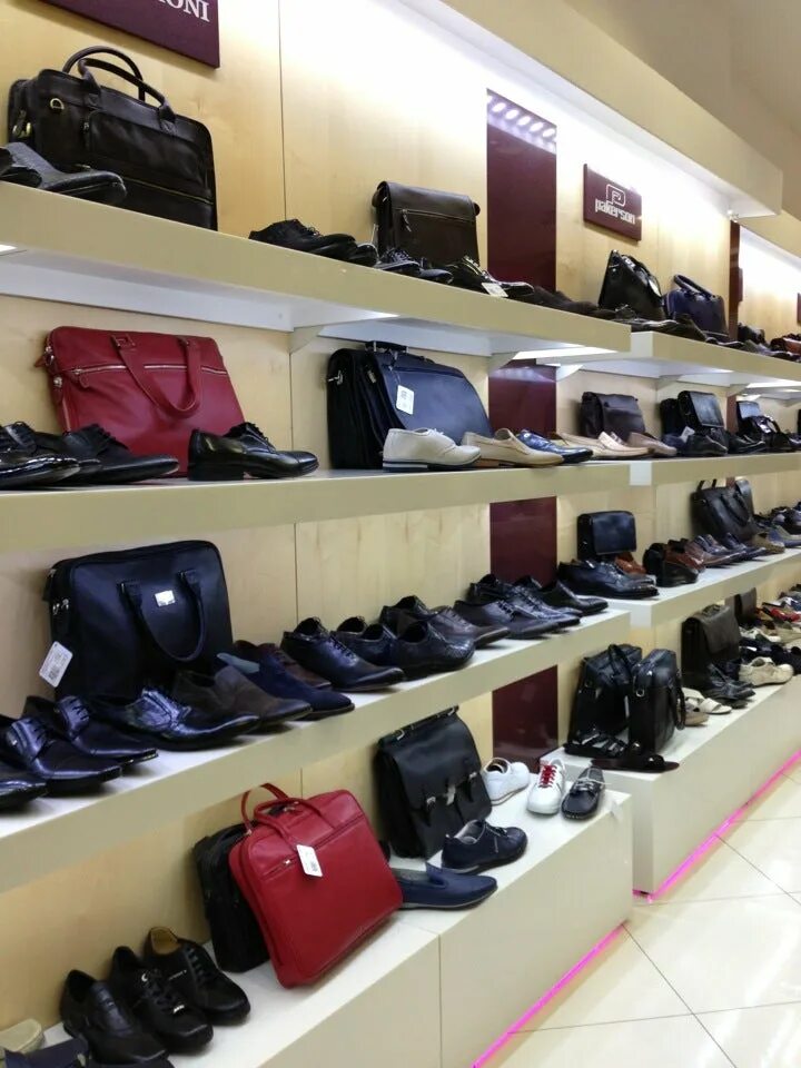 Большой рандеву. Магазин брендовой обуви. Рандеву магазин обуви. Рандеву обувь магазины в Москве. Рандеву обувь фото магазинов.