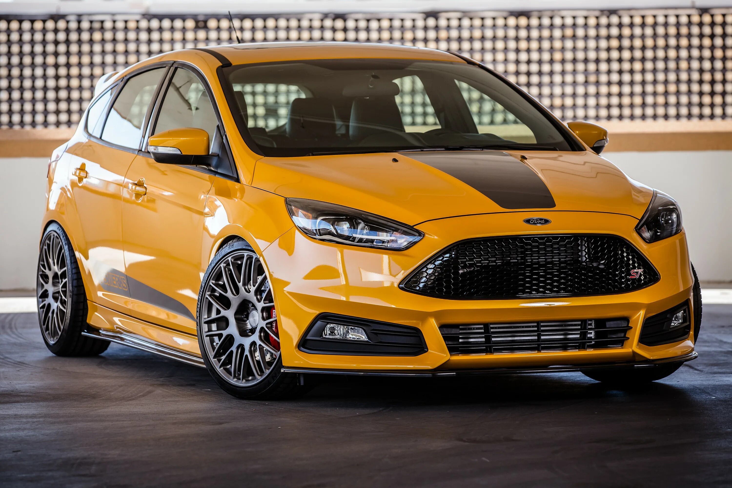 Ст тюнинг. Ford Focus St 2015. Форд фокус St 2015. Ford Focus St Tuning. Ford Focus желтый.