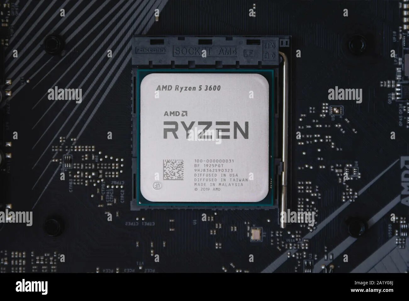 Сокет Ryzen 5 3600. AMD Zen 2 процессоры. Ryzen 3600 фото. 5 3600 сокет